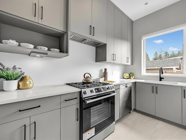 821 Prospect Street, Coquitlam, BC, V3J 6E8 - 8