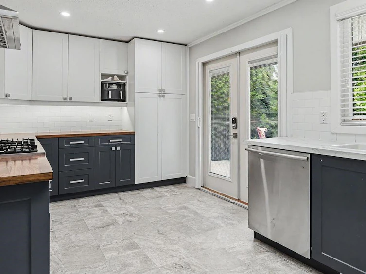 1102 Grandview Road, Gibsons, BC, V0N 1V3 - 5
