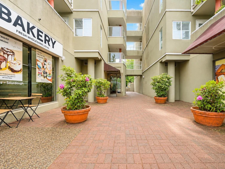 108-3250 W Broadway, Vancouver, BC, V6K 2H4 - 28