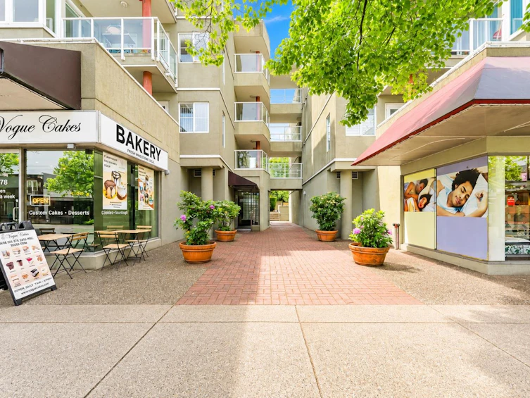 108-3250 W Broadway, Vancouver, BC, V6K 2H4