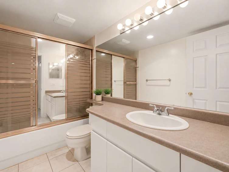 108-3250 W Broadway, Vancouver, BC, V6K 2H4 - 24