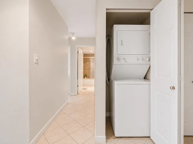 108-3250 W Broadway, Vancouver, BC, V6K 2H4 - 22