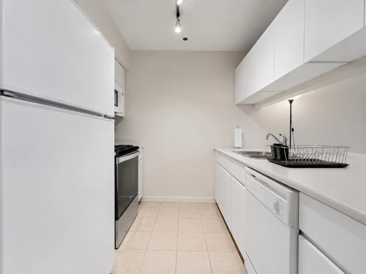 108-3250 W Broadway, Vancouver, BC, V6K 2H4 - 16