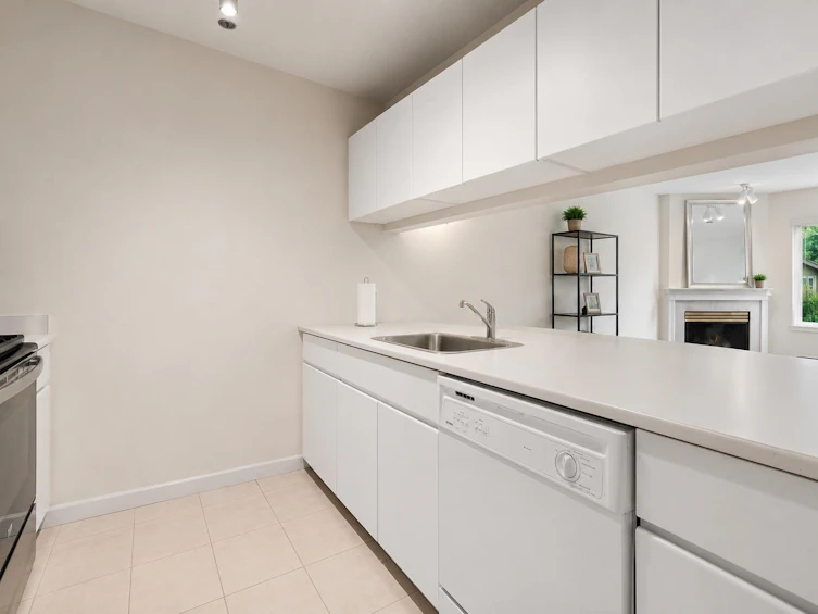 108-3250 W Broadway, Vancouver, BC, V6K 2H4 - 14