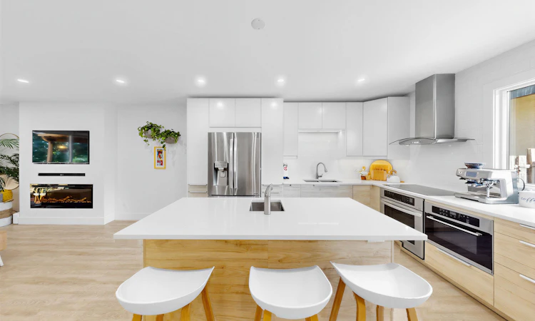 1270 Premier Street