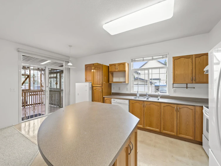 18483 66a Avenue, Surrey, BC, V3S 9B1 - 16