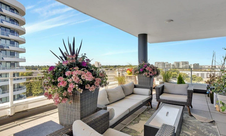 1102-5766 Gilbert Road
