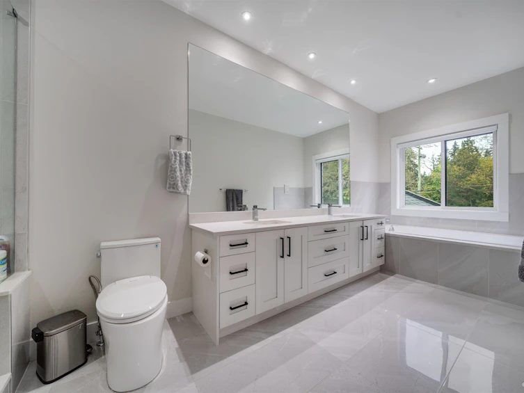 708 Austin Avenue, Coquitlam, BC, V3K 3N1 - 17