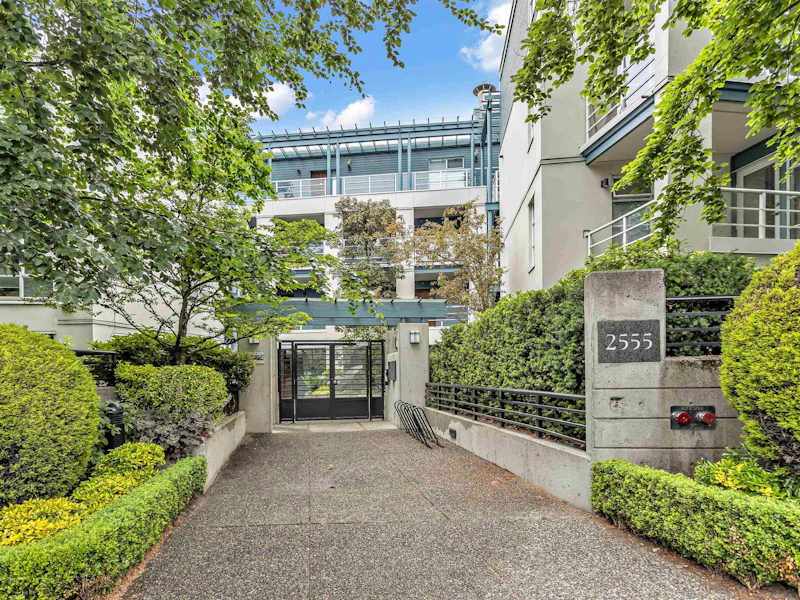 203 - 2555 W 4th Avenue, Vancouver BC V6K 1P5