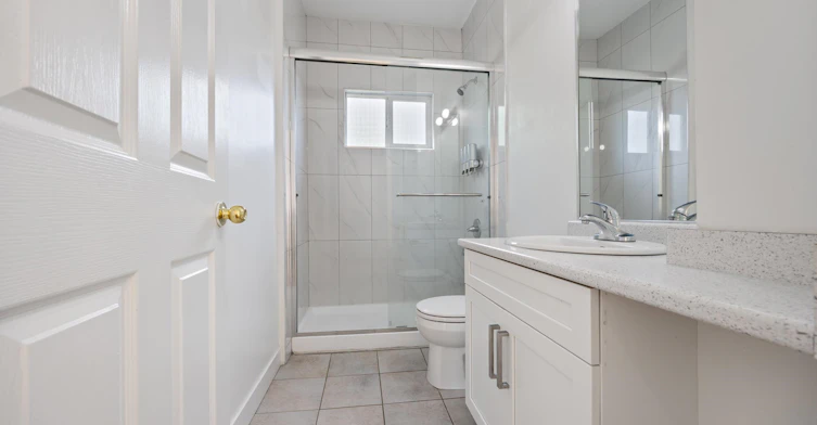 2320 Dundas Street, Vancouver, BC, V5L 1K1 - 11