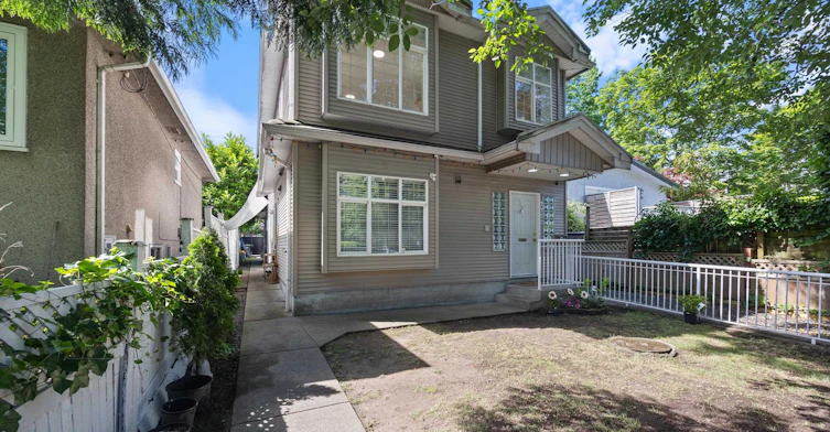 2320 Dundas Street, Vancouver, BC, V5L 1K1 - 14
