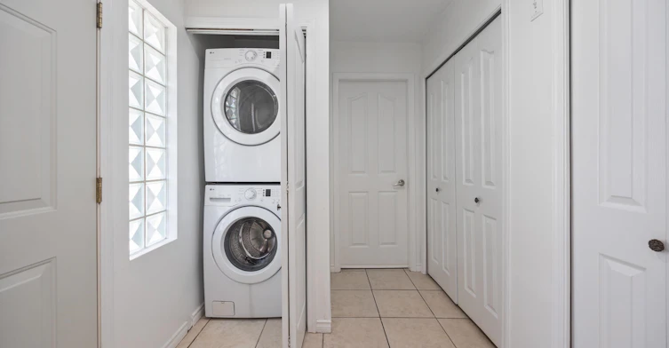 2320 Dundas Street, Vancouver, BC, V5L 1K1 - 13