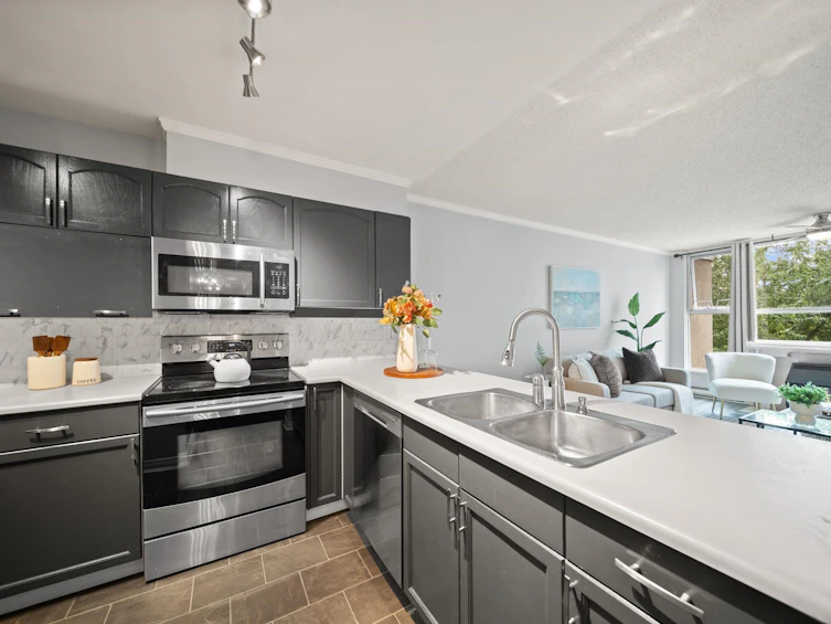 305-1250 Quayside Drive, New Westminster, BC, V3M 6E2 - 14