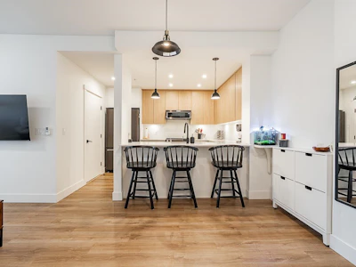 1608-2180 Kelly Avenue - 2
