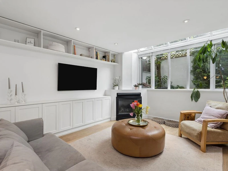 2 - 1949 W 8th Avenue, Vancouver BC V6J 1W2