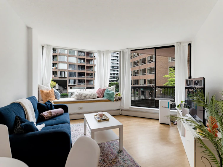 214-1330 Burrard Street, Vancouver, BC, V6Z 2B8