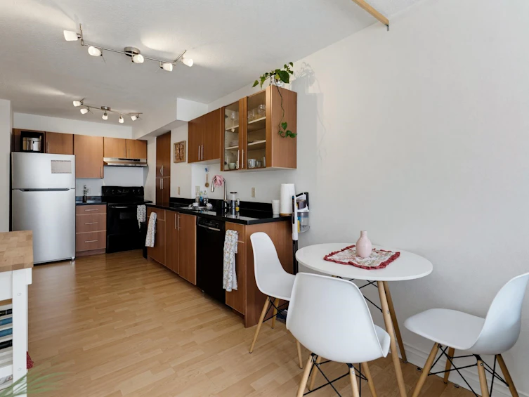 214-1330 Burrard Street, Vancouver, BC, V6Z 2B8 - 8