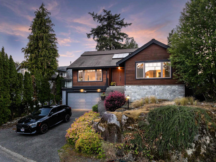 4786 Meadfeild Court, West Vancouver, BC, V7W 2Y3 - 3