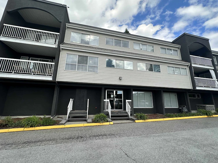 305-5664 200 Street, Langley, BC, V3A 1M8 - 3