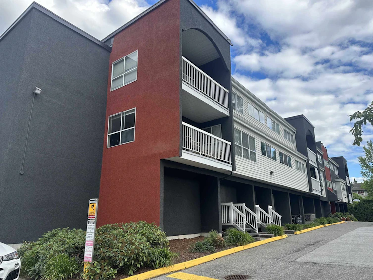 305-5664 200 Street, Langley, BC, V3A 1M8 - 2