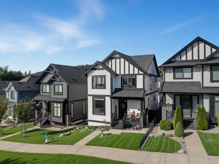 36051 Emily Carr Green, Abbotsford, BC, V3G 0G1 - 2