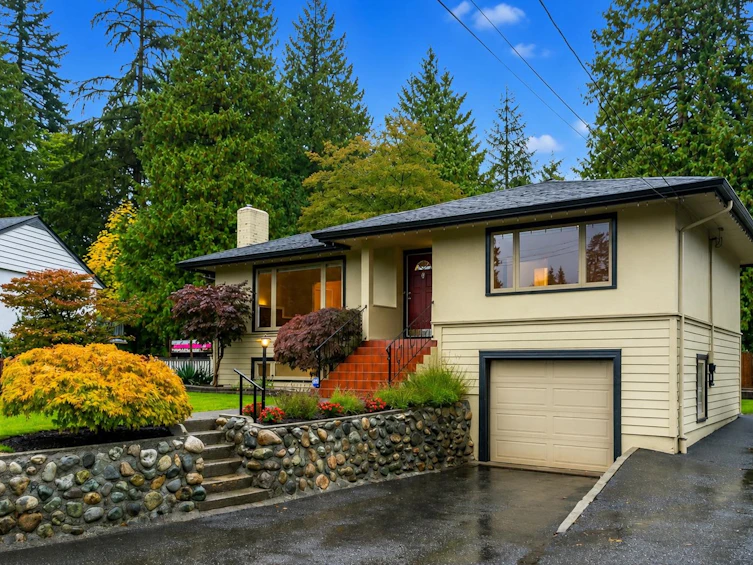 2870 Thorncliffe Drive, North Vancouver, BC, V7R 2S8 - 3