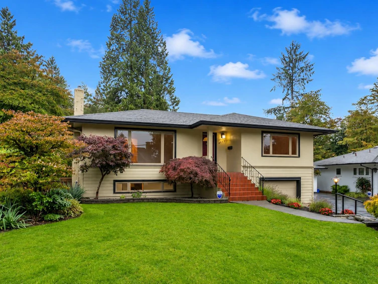 2870 Thorncliffe Drive, North Vancouver, BC, V7R 2S8 - 2