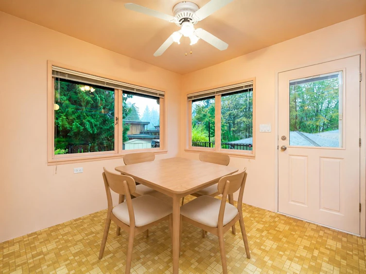 2870 Thorncliffe Drive, North Vancouver, BC, V7R 2S8 - 9