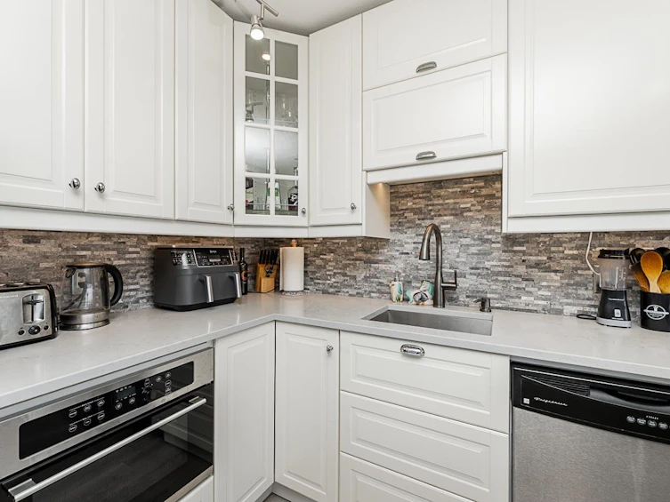 2505-6540 Burlington Avenue, Burnaby, BC, V5H 4G3 - 9