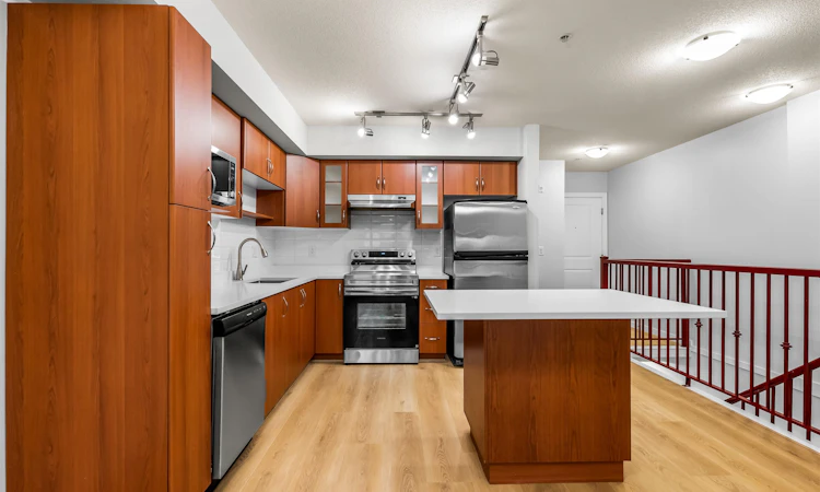 104-160 Shoreline Circle
