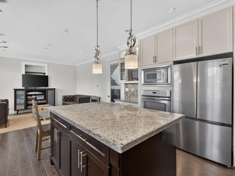 1010 E 55th Avenue, Vancouver, BC, V5X 1N9 - 11