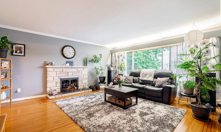 12528 Pinewood Crescent
