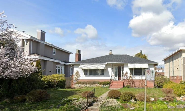 437 W 40th Avenue
