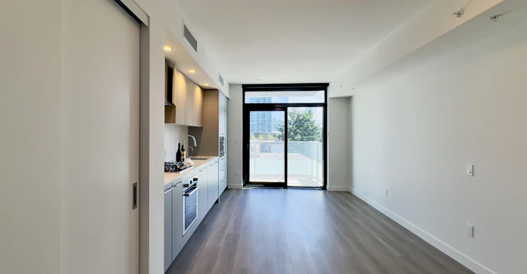 4**-6608 Sussex Avenue Avenue, Burnaby, BC, V5C 0L9 - 4