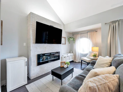 7-20229 Fraser Highway - 4