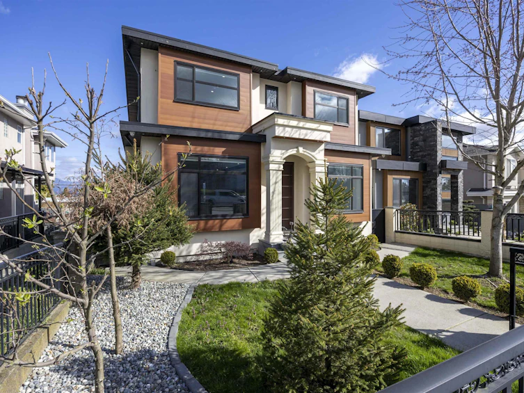 5001 Dover Street, Burnaby, BC, V5H 1R4 - 2