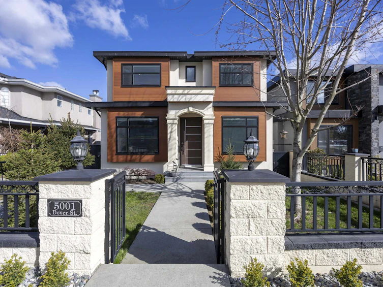 5001 Dover Street, Burnaby, BC, V5H 1R4