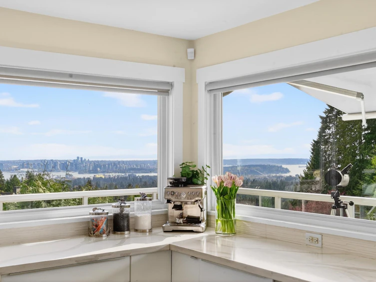 668 Alpine Court, North Vancouver, BC, V7R 2L8 - 3