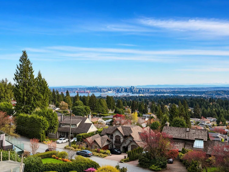 668 Alpine Court, North Vancouver, BC, V7R 2L8 - 16