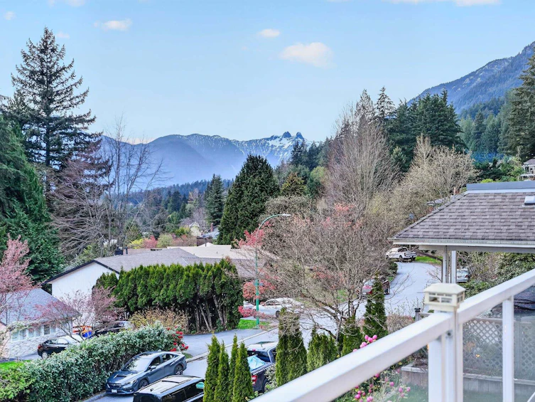 668 Alpine Court, North Vancouver, BC, V7R 2L8 - 17