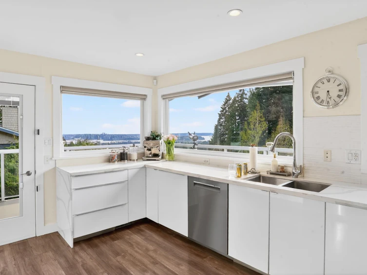 668 Alpine Court, North Vancouver, BC, V7R 2L8 - 7