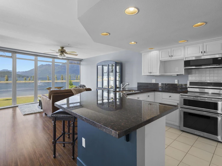 215-328 Esplanade Avenue, Harrison Hot Springs, BC, V0M 1K0 - 6