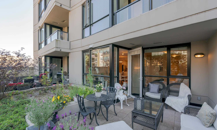 302-160 W 3rd Street