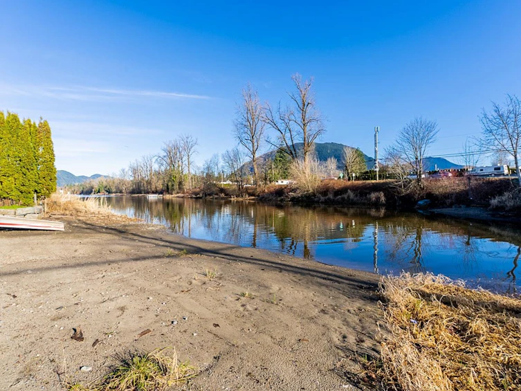 35727 Shook Road, Mission, BC, V2V 7L7 - 35