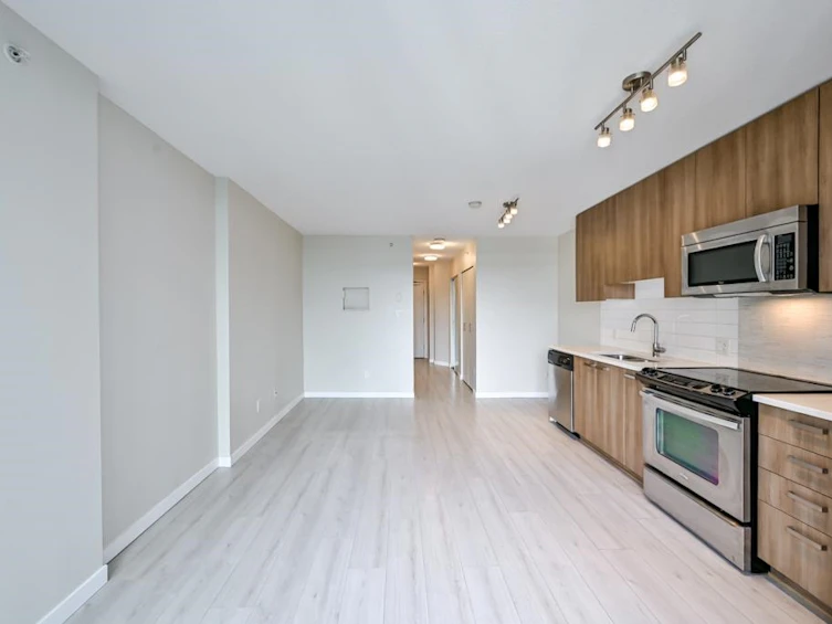 503-13325 102a Avenue, Surrey, BC, V3T 1P6 - 11