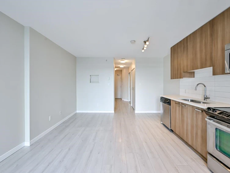 503-13325 102a Avenue, Surrey, BC, V3T 1P6 - 9