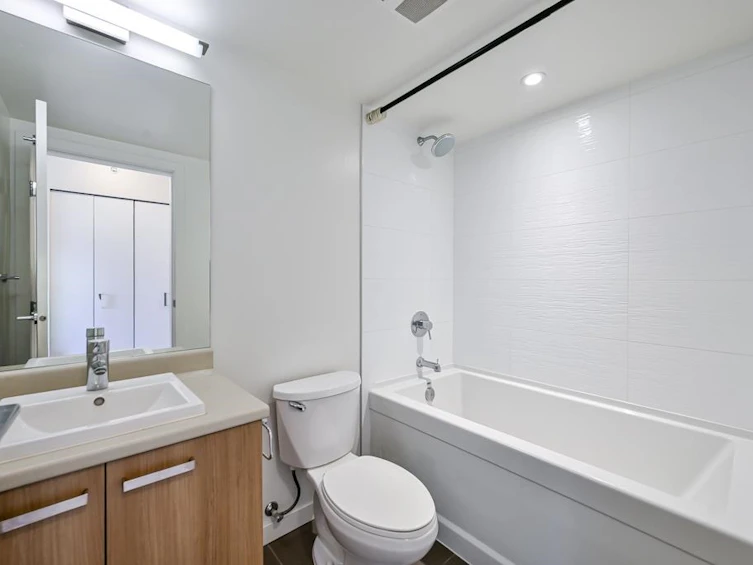 503-13325 102a Avenue, Surrey, BC, V3T 1P6 - 18