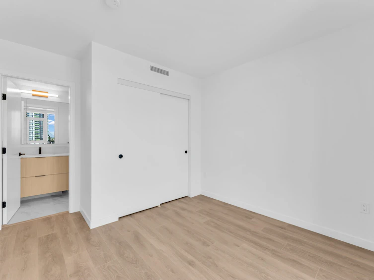 1111-13738 Central Avenue, Surrey, BC, V3T 0X5 - 13