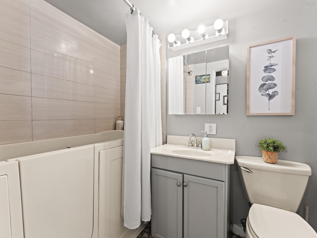 304-1975 Pendrell Street, Vancouver, BC, V6G 1T6 - 15