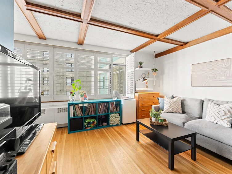 304-1975 Pendrell Street, Vancouver, BC, V6G 1T6
